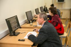 В КБГУ планируют обучить около 350 пенсионеров компьютерной грамотности