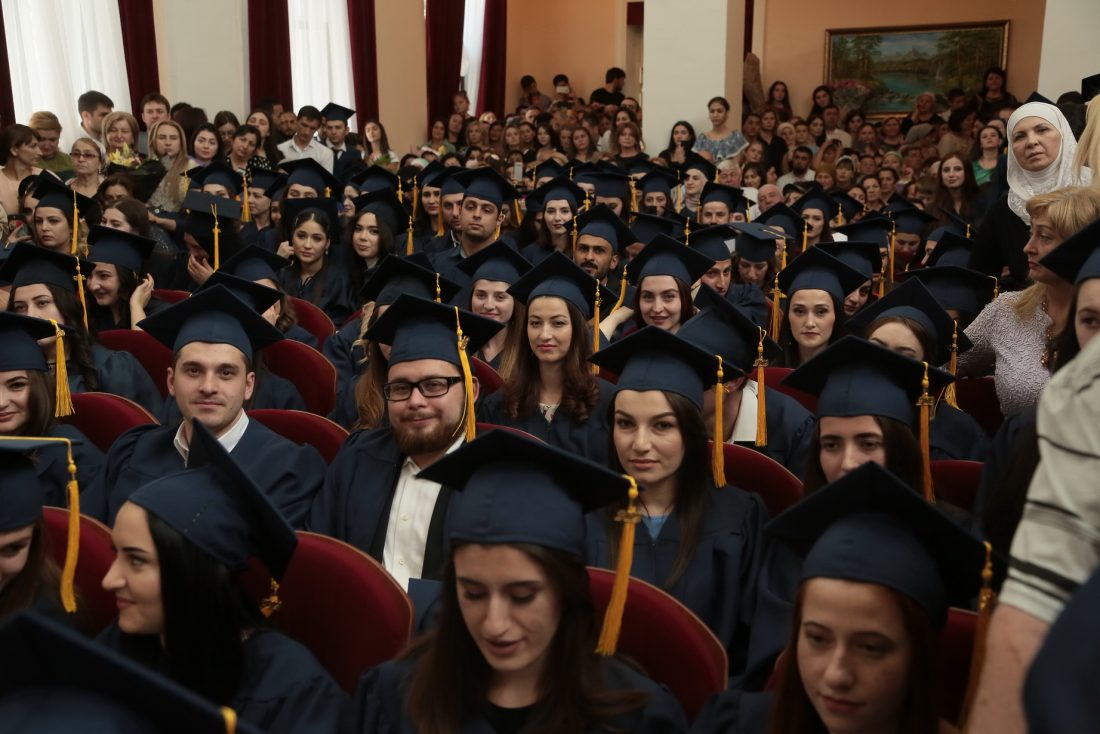 Закончить факультет. Мед Факультет КБГУ. Преподаватели КБГУ медицинский Факультет. Аслан Алботов КБГУ медицинский Факультет. Выпускники медфак 2022 КБГУ.