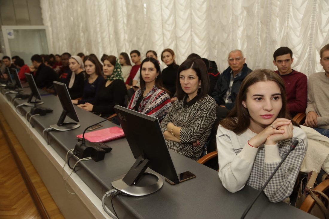 Успеваемость кбгу. КБГУ им Бербекова студенты. КБГУ им Бербекова выпуск 2005. КБГУ 1995. Зумакулов КБГУ.