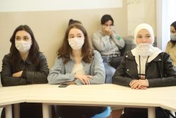 Зачем развивать полилингвальные коммуникации, выяснили в КБГУ