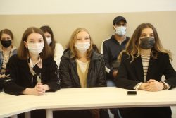 Зачем развивать полилингвальные коммуникации, выяснили в КБГУ
