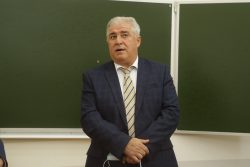 Имя выдающегося физика Мурадина Кумахова присвоено одной из учебных аудиторий КБГУ