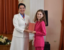 Выпускникам ЛГПУ вручили дипломы российских вузов