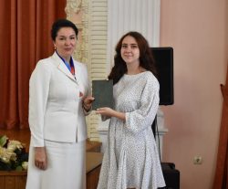 Выпускникам ЛГПУ вручили дипломы российских вузов