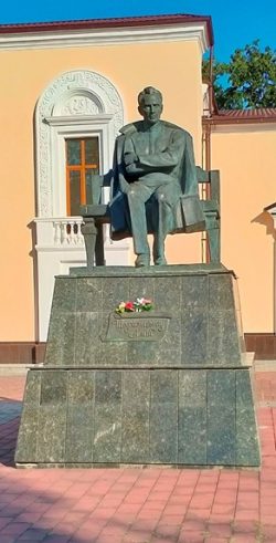 28 октября в 11 часов состоится церемония возложения цветов к памятнику Али Шогенцукову в Нальчике