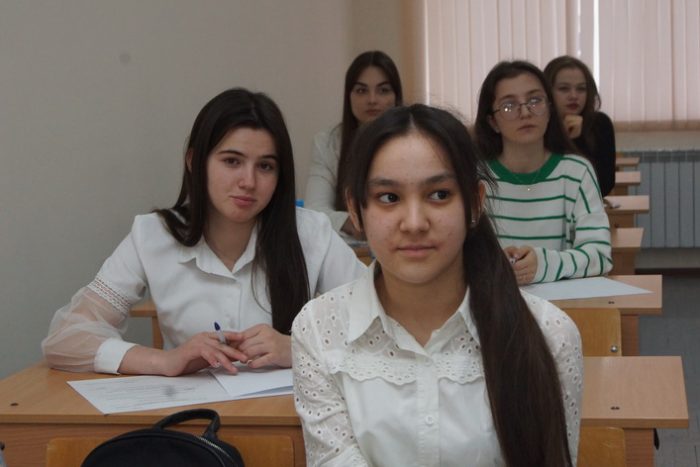 Школьники пришли в КБГУ за «Азбукой психологии»