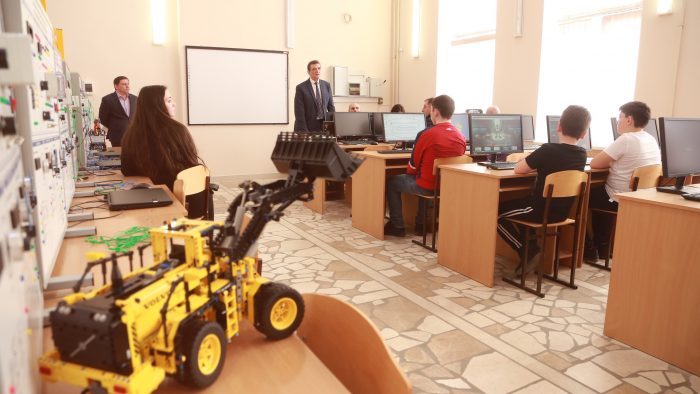 Начинающие робототехники получили сертификаты об окончании курсов в КБГУ