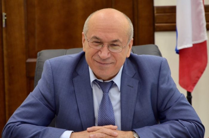 Поздравление выпускникам школ от и.о. ректора КБГУ Юрия Альтудова