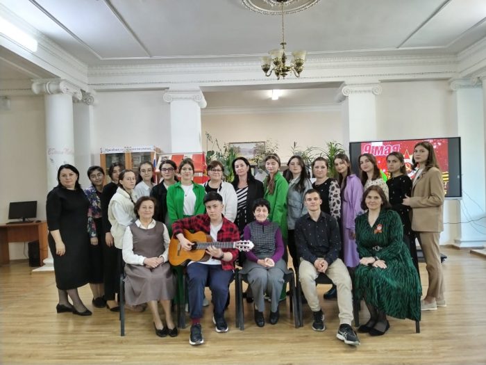 В медколледже КБГУ ко Дню Победы прошел конкурс чтецов и исполнителей песен