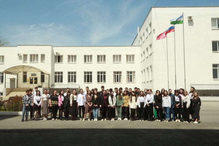 В КБГУ торжественно подняли Знамя Победы