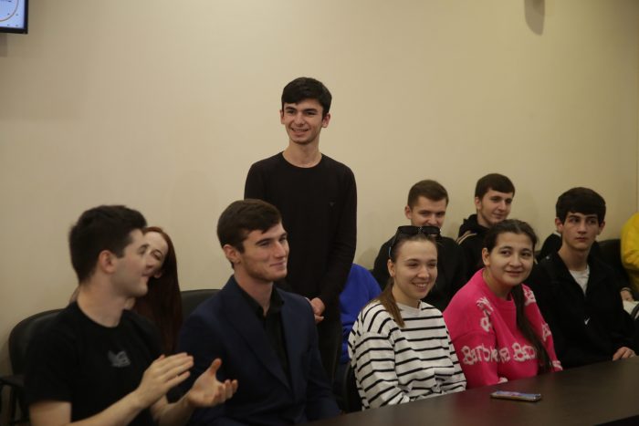 В КБГУ прошла встреча министра по делам молодежи КБР и коллектива ММЦ  со стуактивом вуза