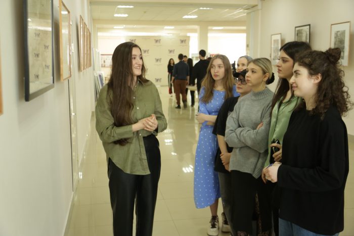 В КБГУ проходит персональная выставка студентки колледжа дизайна