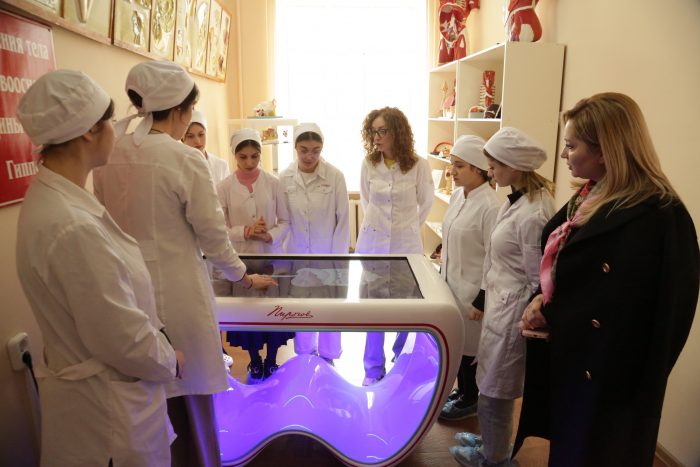 Министр здравоохранения КБР посетил медколледж КБГУ