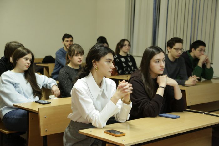 Студенты КБГУ, будущие журналисты, узнали некоторые секреты профессии от опытных коллег