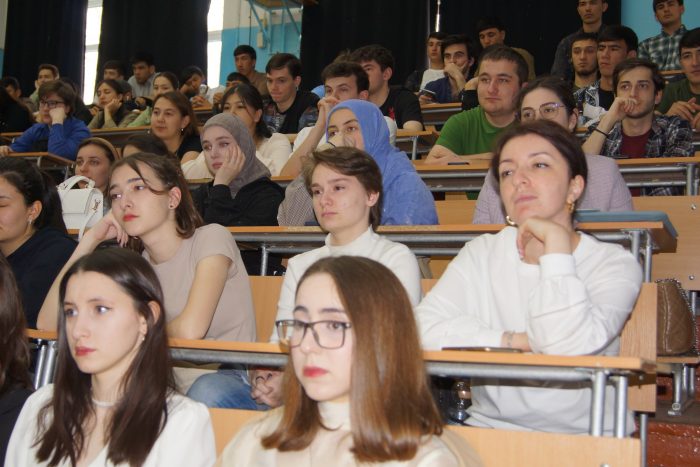 Ученые из Италии прочитали лекции в КБГУ