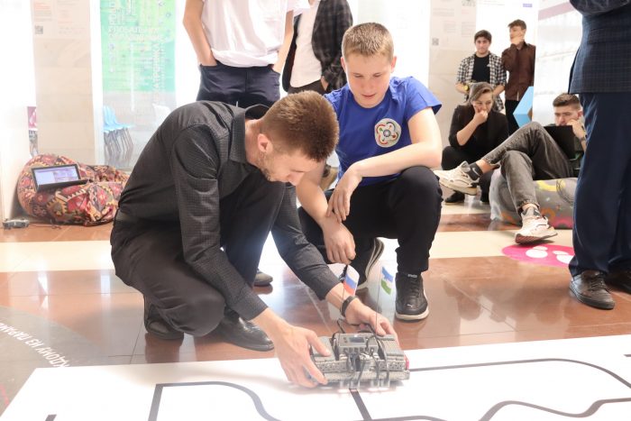 В КБГУ определили лучших робототехников  республики среди школьников
