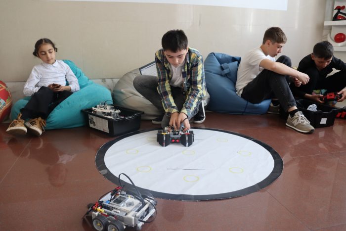 В КБГУ определили лучших робототехников  республики среди школьников