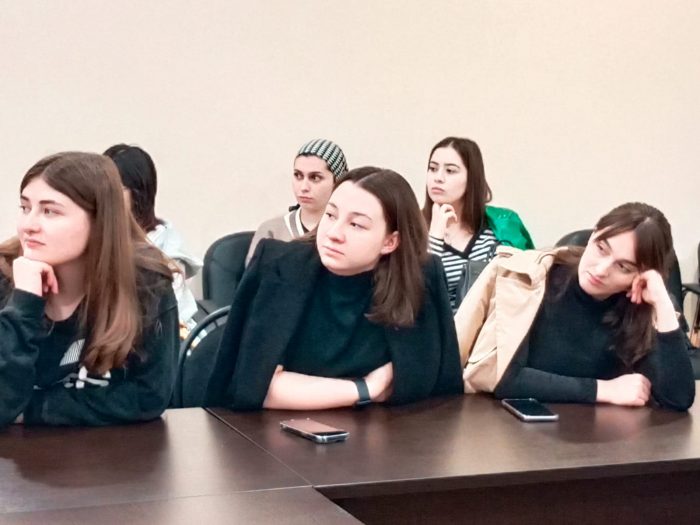 Известный экоактивист и журналист Анатолий Баташев пообщался со студентами КБГУ