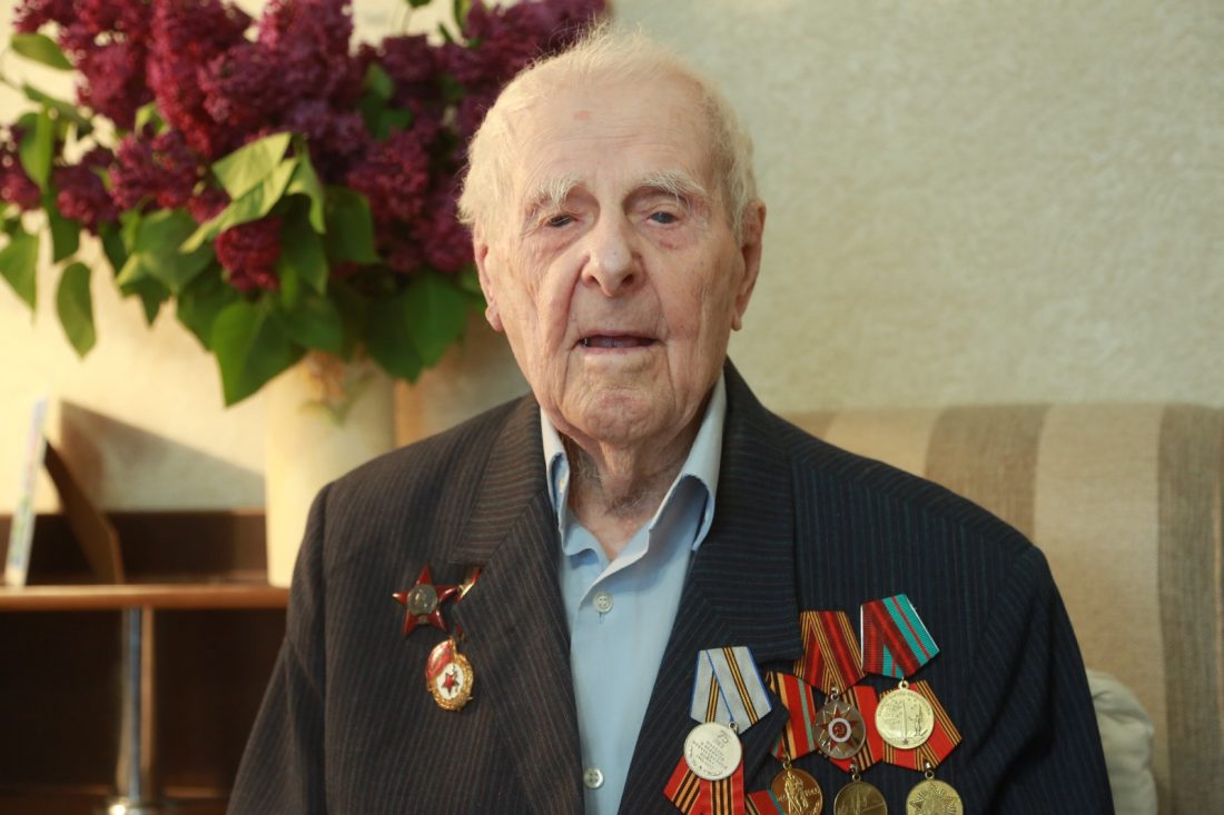 В КБГУ поздравили участника Великой Отечественной войны Максима Алексеевича Ожереда с Днем Великой Победы!