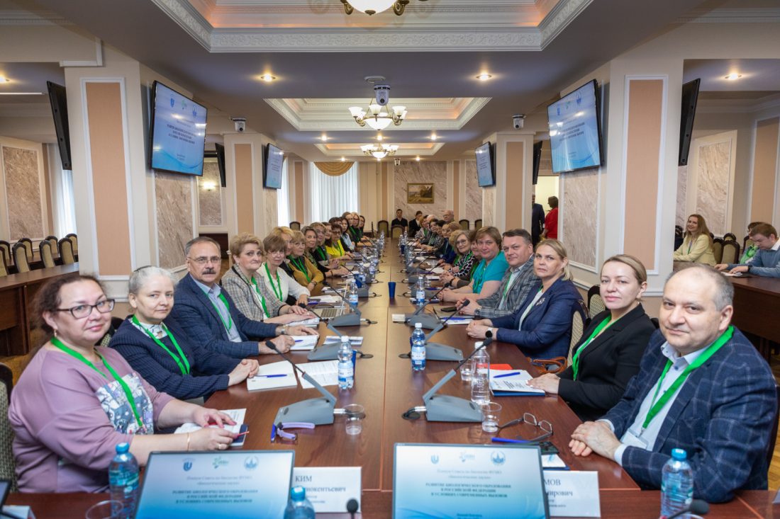 Ученые КБГУ на Пленуме в Нижнем Новгороде обсудили стратегию развития биологического образования в России