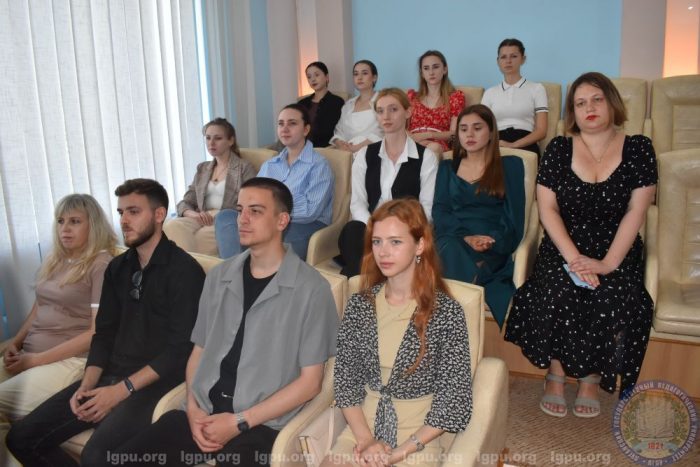 В Луганске выпускникам ЛГПУ вручили дипломы КБГУ