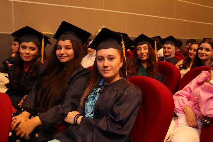 В ИХиБ КБГУ прошла церемония вручения дипломов выпускникам-2024
