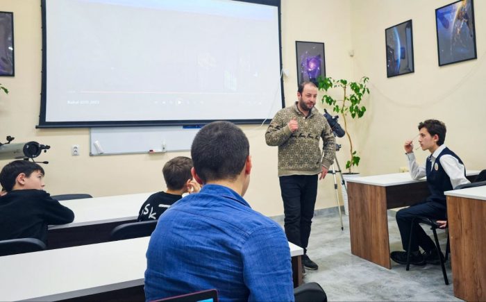 Воспитанники «Солнечного города» побывали в совместной лаборатории КБГУ и ИЯИ РАН «Астрофизика и физика космических лучей»