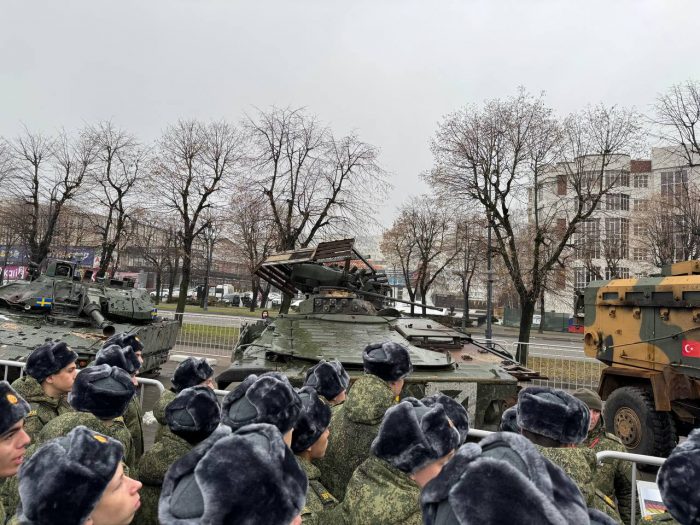 Смотр трофейной военной техники иностранных армий, подбитой и захваченной в процессе СВО