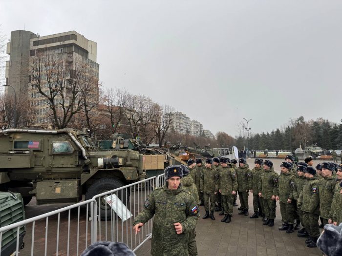 Смотр трофейной военной техники иностранных армий, подбитой и захваченной в процессе СВО