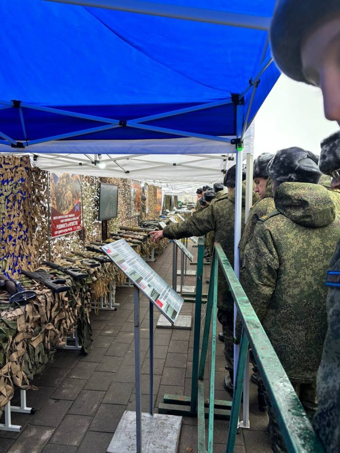 Смотр трофейной военной техники иностранных армий, подбитой и захваченной в процессе СВО