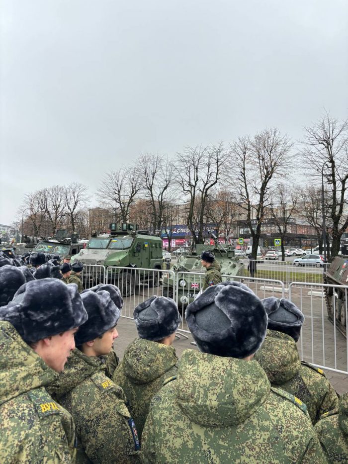 Смотр трофейной военной техники иностранных армий, подбитой и захваченной в процессе СВО