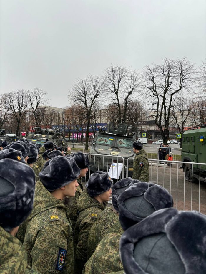 Смотр трофейной военной техники иностранных армий, подбитой и захваченной в процессе СВО