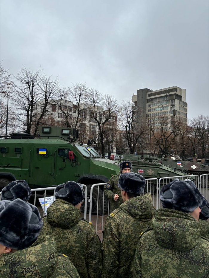 Смотр трофейной военной техники иностранных армий, подбитой и захваченной в процессе СВО