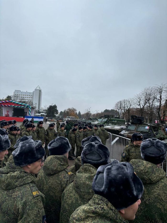 Смотр трофейной военной техники иностранных армий, подбитой и захваченной в процессе СВО