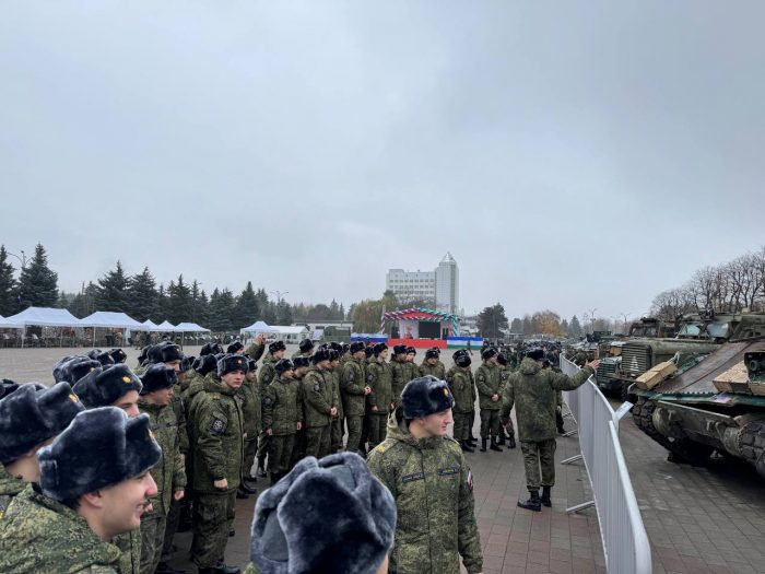 Смотр трофейной военной техники иностранных армий, подбитой и захваченной в процессе СВО