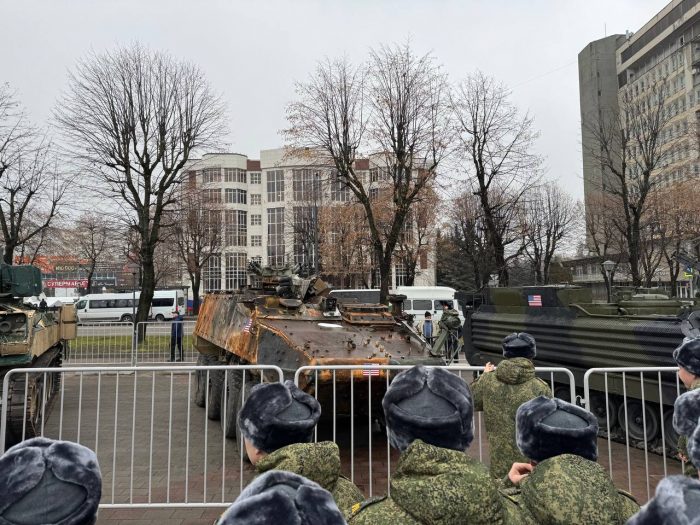 Смотр трофейной военной техники иностранных армий, подбитой и захваченной в процессе СВО