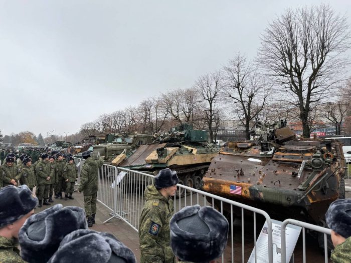 Смотр трофейной военной техники иностранных армий, подбитой и захваченной в процессе СВО