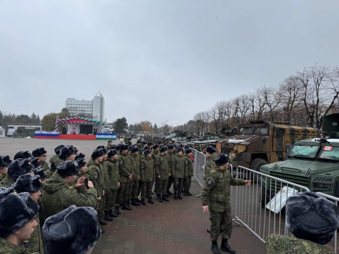 Смотр трофейной военной техники иностранных армий, подбитой и захваченной в процессе СВО