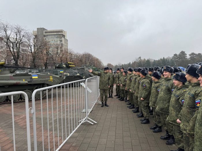 Смотр трофейной военной техники иностранных армий, подбитой и захваченной в процессе СВО