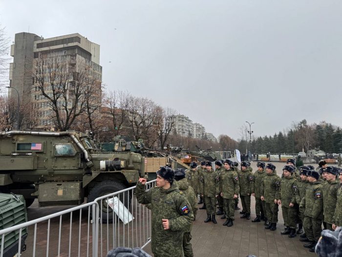 Смотр трофейной военной техники иностранных армий, подбитой и захваченной в процессе СВО