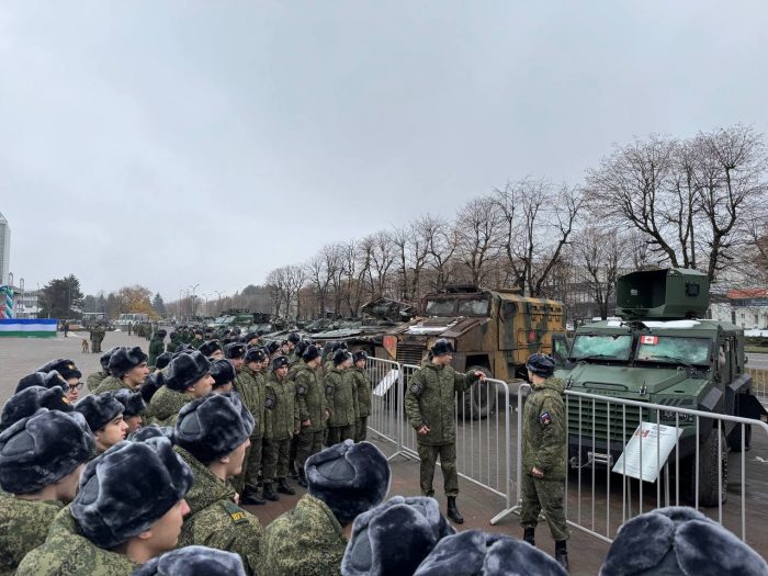 Смотр трофейной военной техники иностранных армий, подбитой и захваченной в процессе СВО