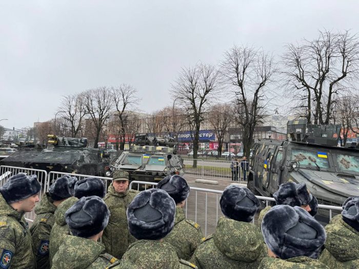 Смотр трофейной военной техники иностранных армий, подбитой и захваченной в процессе СВО