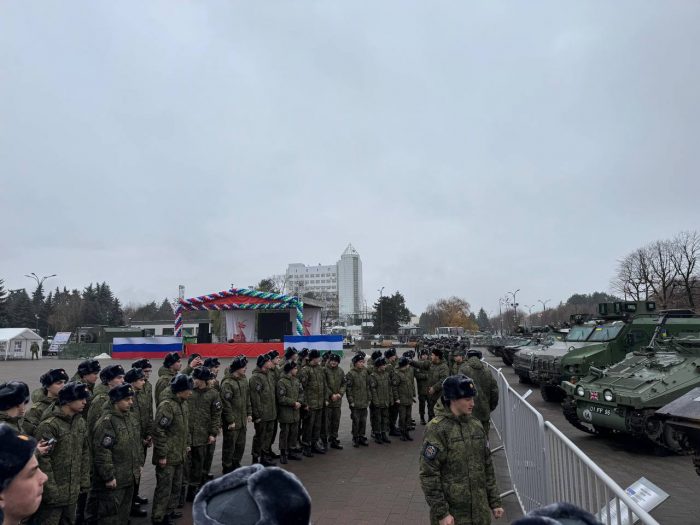 Смотр трофейной военной техники иностранных армий, подбитой и захваченной в процессе СВО