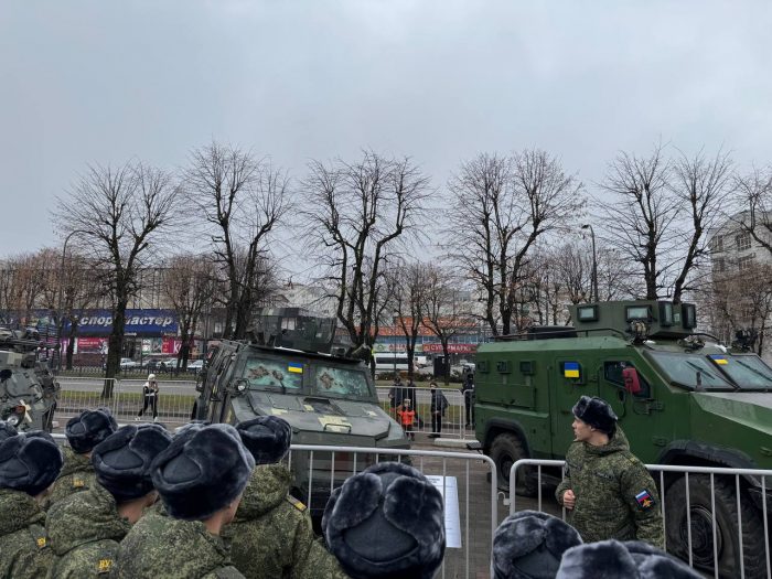 Смотр трофейной военной техники иностранных армий, подбитой и захваченной в процессе СВО