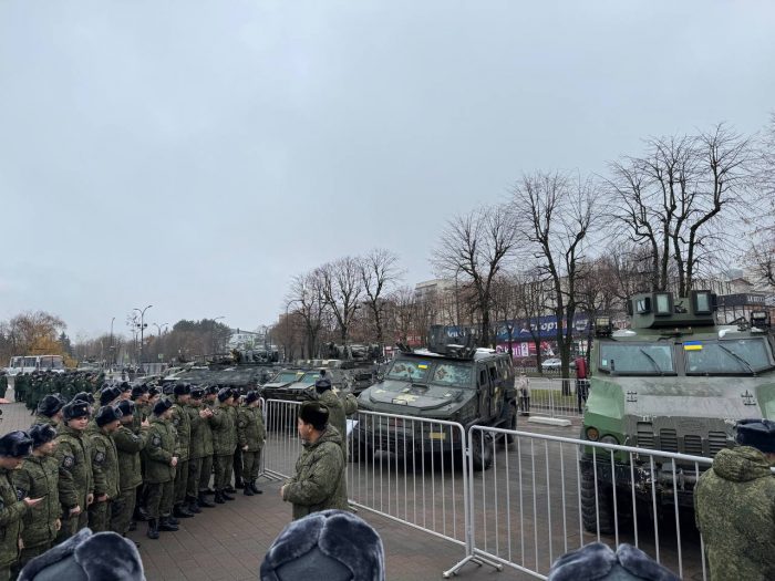 Смотр трофейной военной техники иностранных армий, подбитой и захваченной в процессе СВО