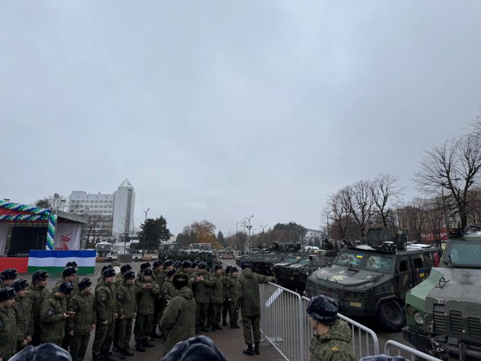 Смотр трофейной военной техники иностранных армий, подбитой и захваченной в процессе СВО