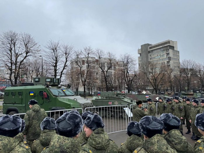 Смотр трофейной военной техники иностранных армий, подбитой и захваченной в процессе СВО