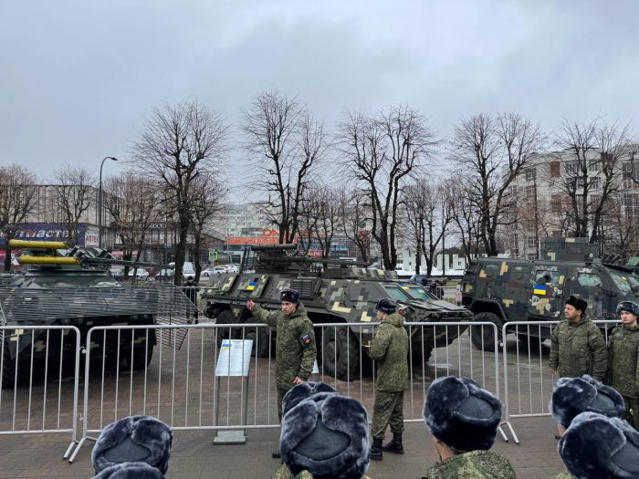 Смотр трофейной военной техники иностранных армий, подбитой и захваченной в процессе СВО