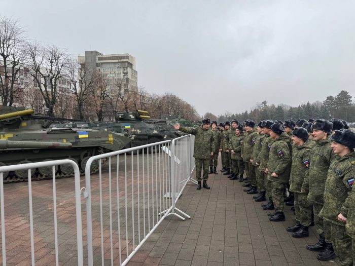 Смотр трофейной военной техники иностранных армий, подбитой и захваченной в процессе СВО