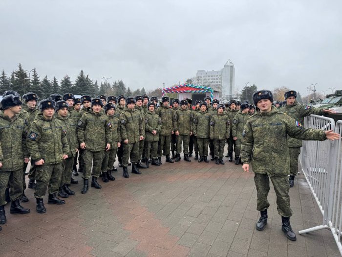 Смотр трофейной военной техники иностранных армий, подбитой и захваченной в процессе СВО